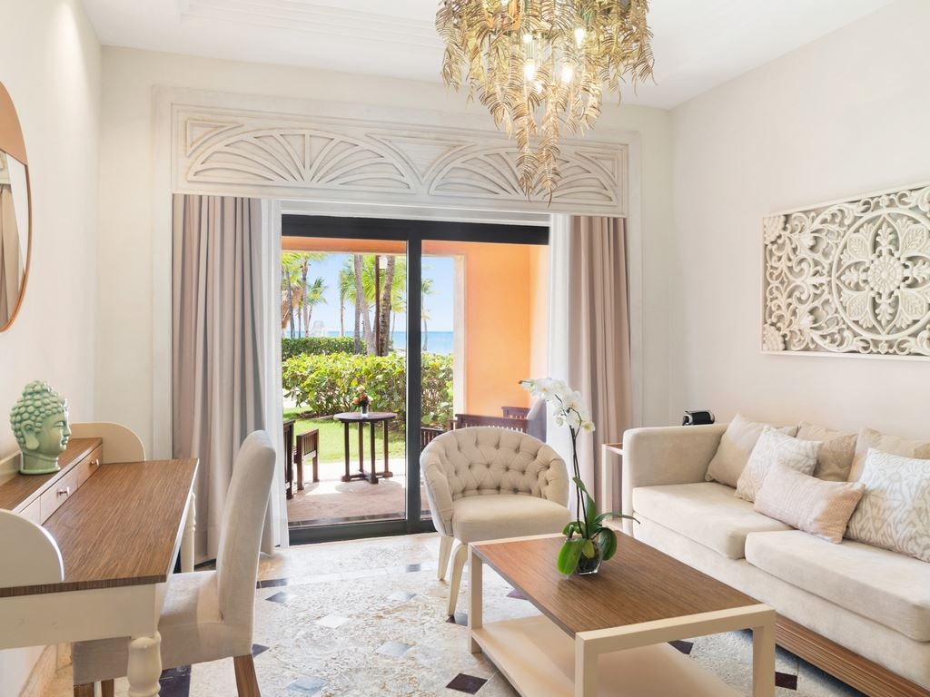 rooms-beach-front-junior-suite