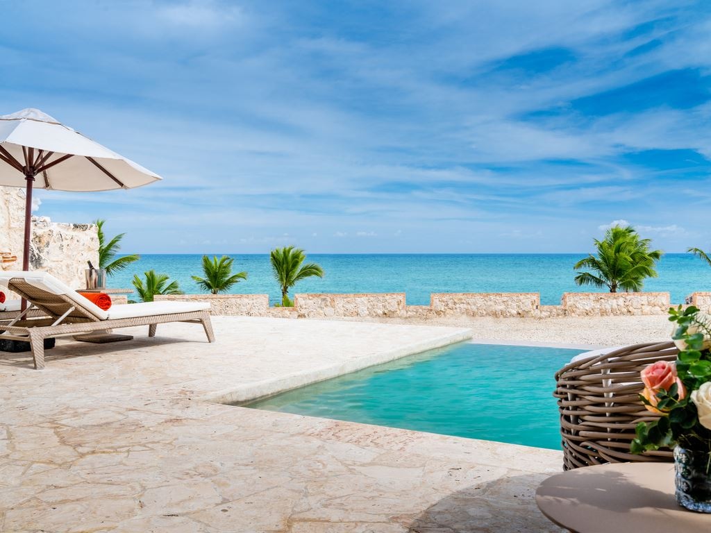 rooms-castle-honeymoon-suite-private-pool