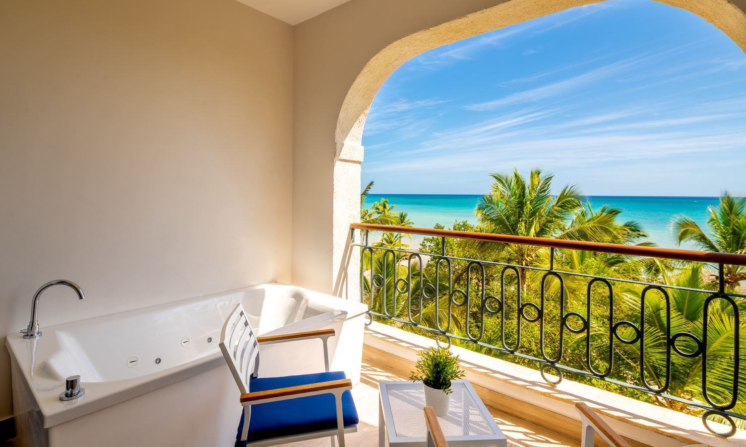rooms-premium-luxury-junior-suite-ocean-view