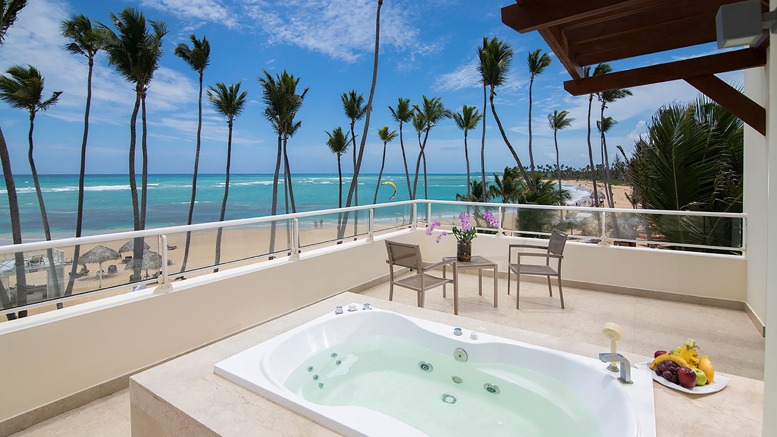 rooms-xhale-club-master-suite-oceanfront-view