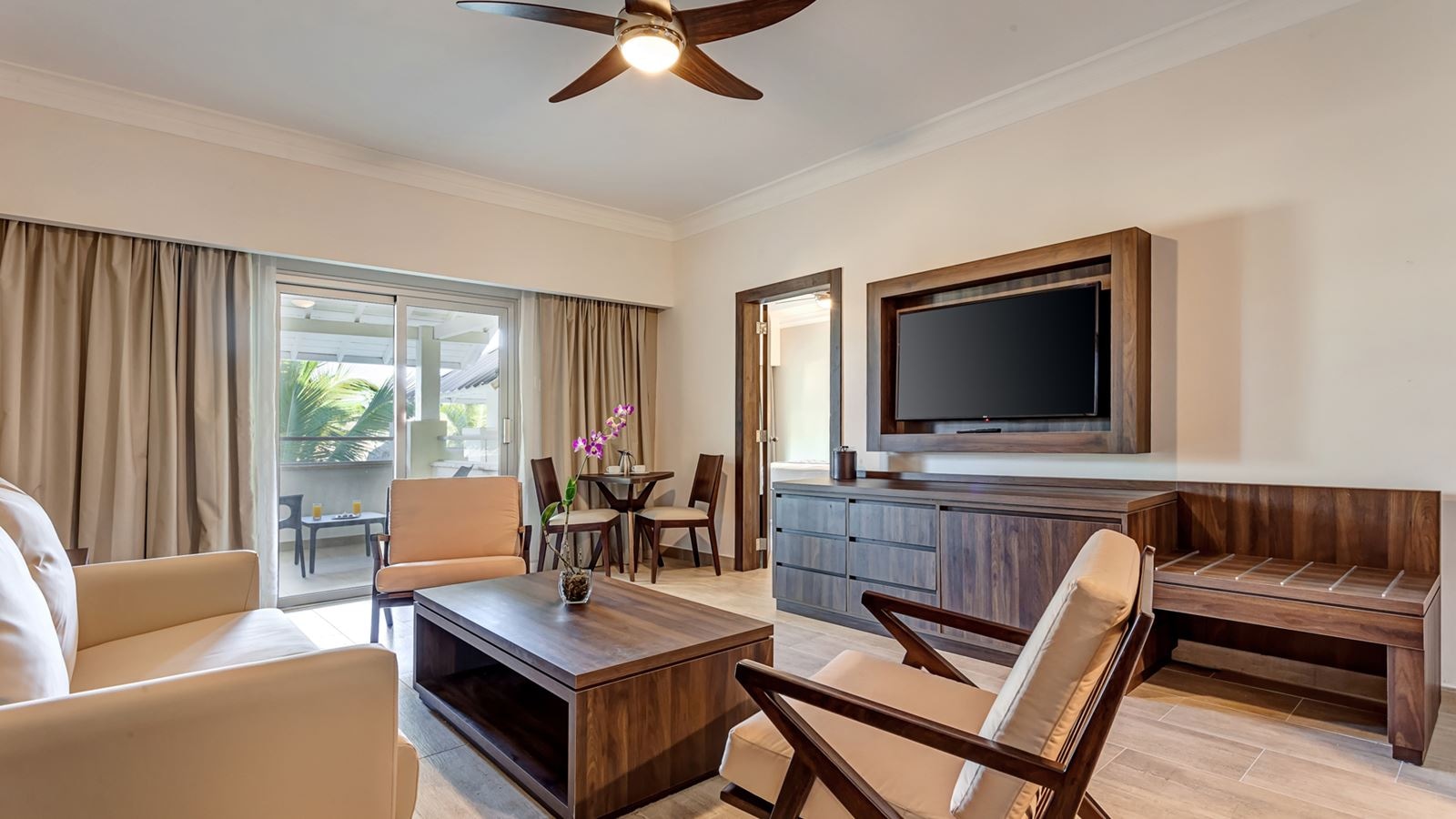 rooms-luxury-presidential-jacuzzi-one-bedroom-suite-diamond-club