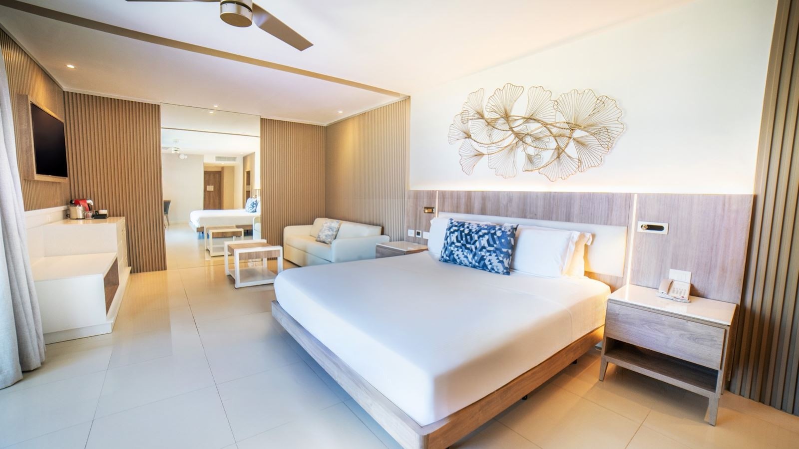 rooms-honeymoon-jacuzzi-suite-diamond-club