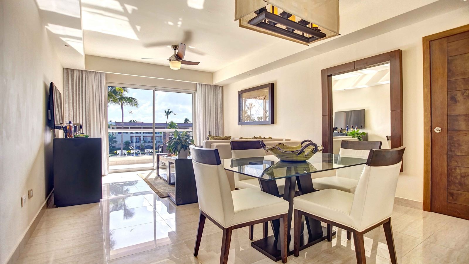 rooms-luxury-presidental-jacuzzi-two-bedroom--suite-diamond-club