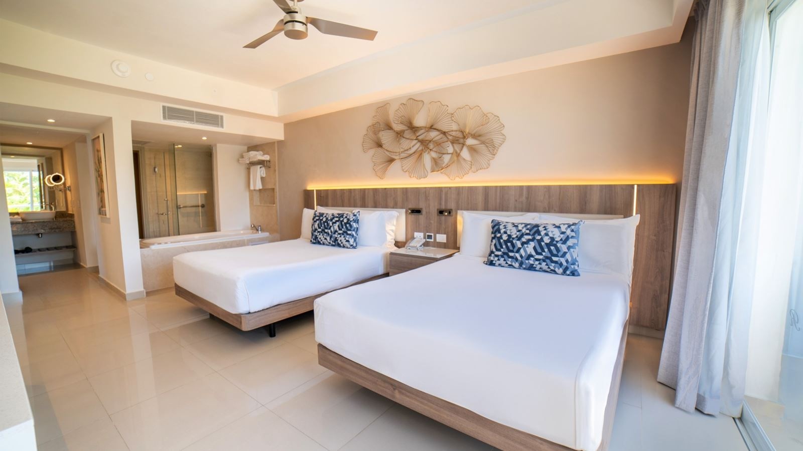 rooms-chairmans-two-bedroom-ocean-front-suite-diamond-club