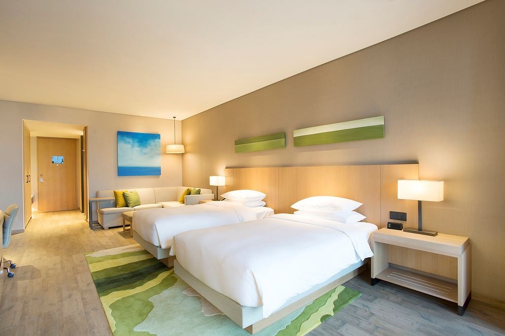 rooms-twin-bed-room-with-sofa-bed