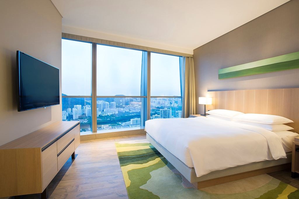 rooms-king-bed-room-with-sofa-bed