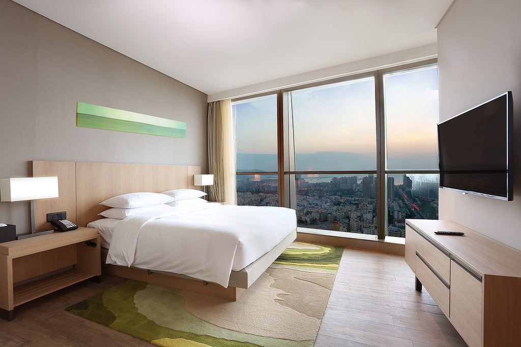 rooms-ocean-view-king-bed-room-with-sofa-bed