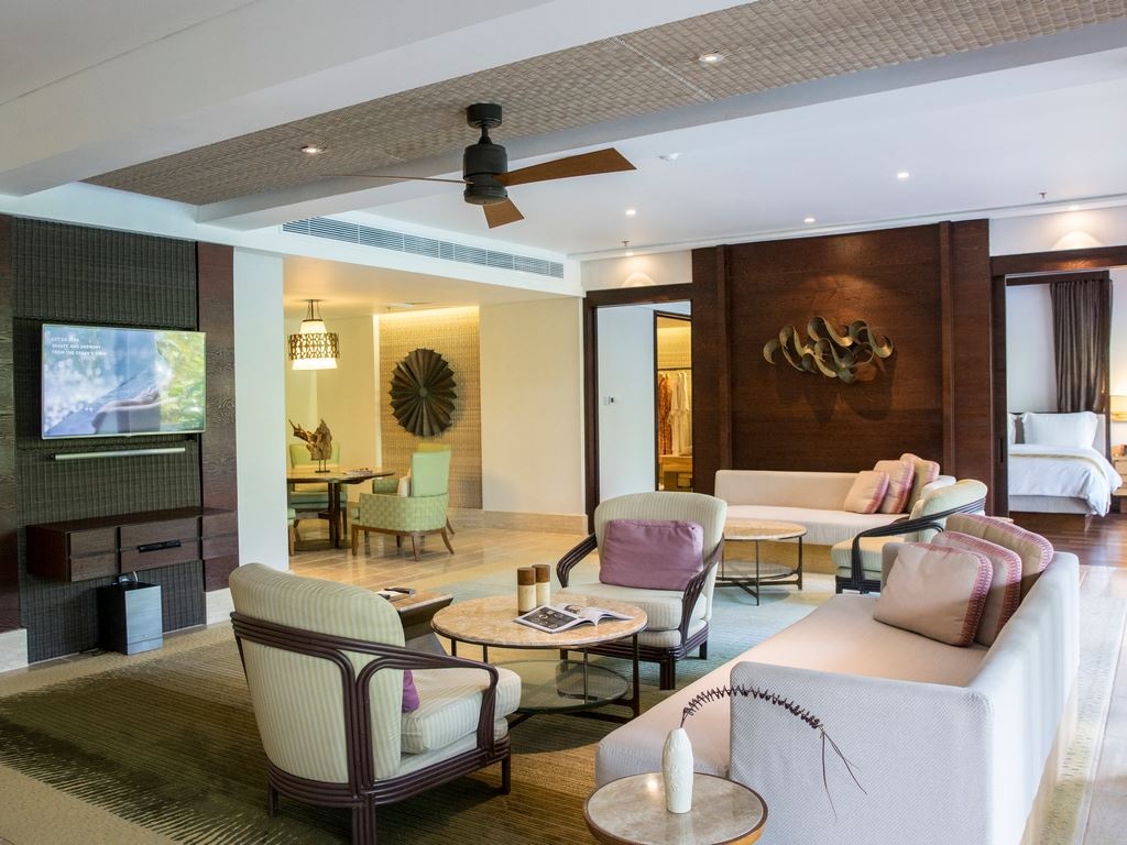 rooms-the-ritz-carlton-suite