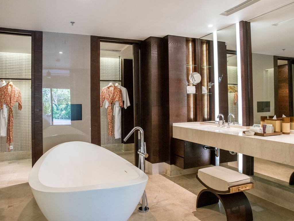 rooms-the-ritz-carlton-suite