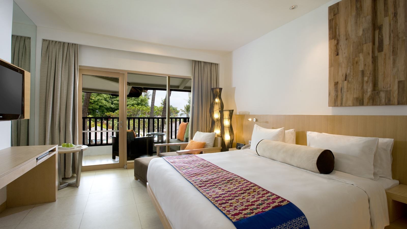 rooms-suite--1-king-bed-garden-view