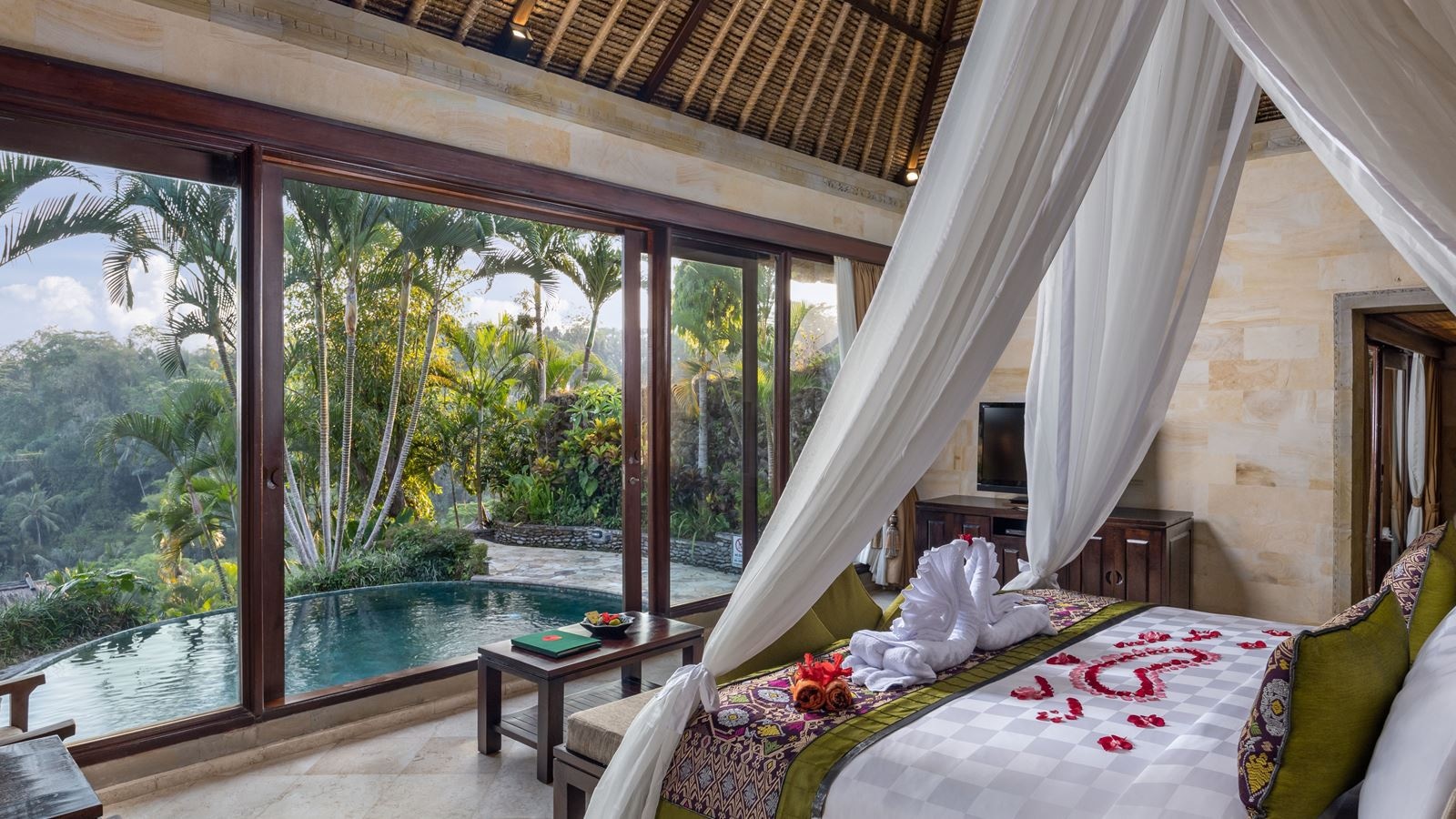 rooms-royal-pool-villa