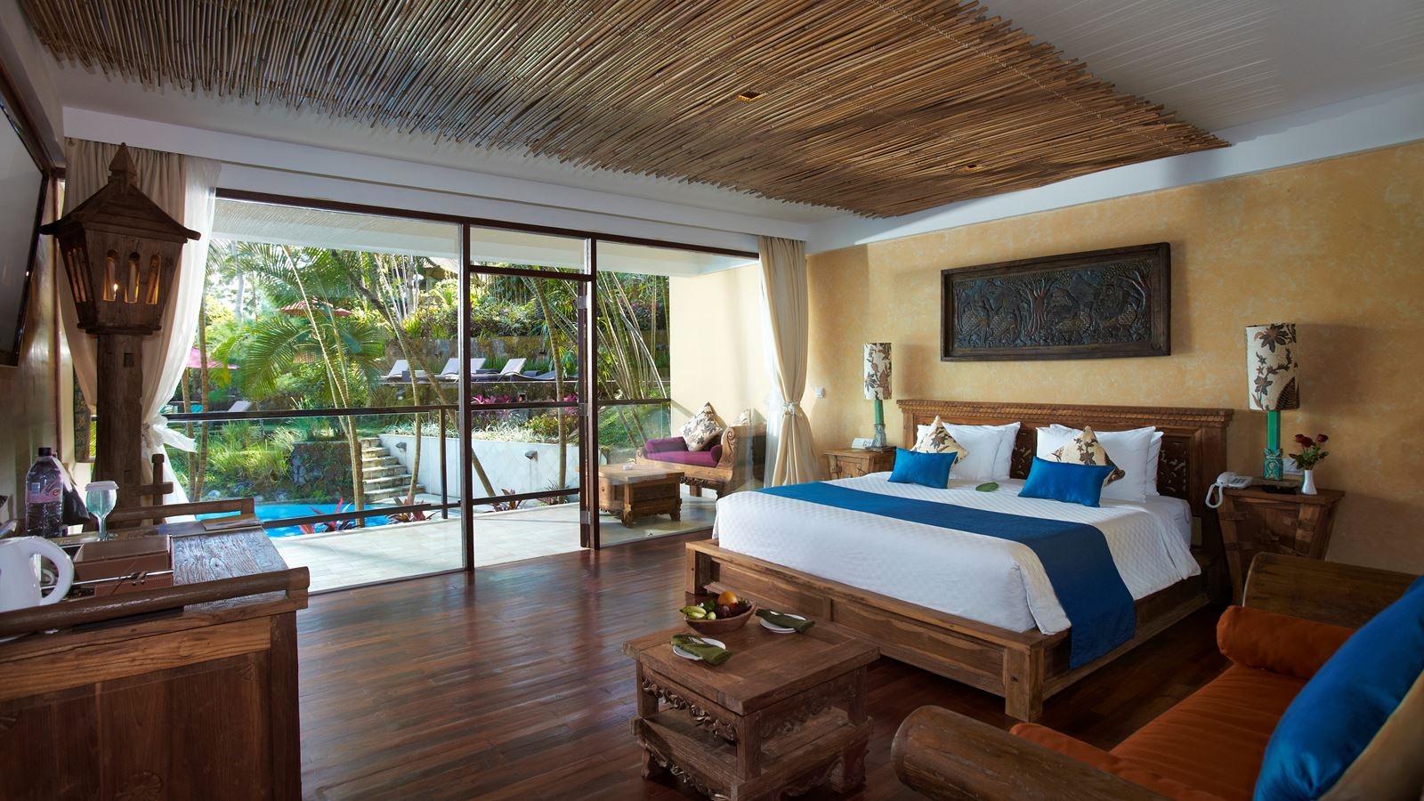 rooms-pool-view-suite