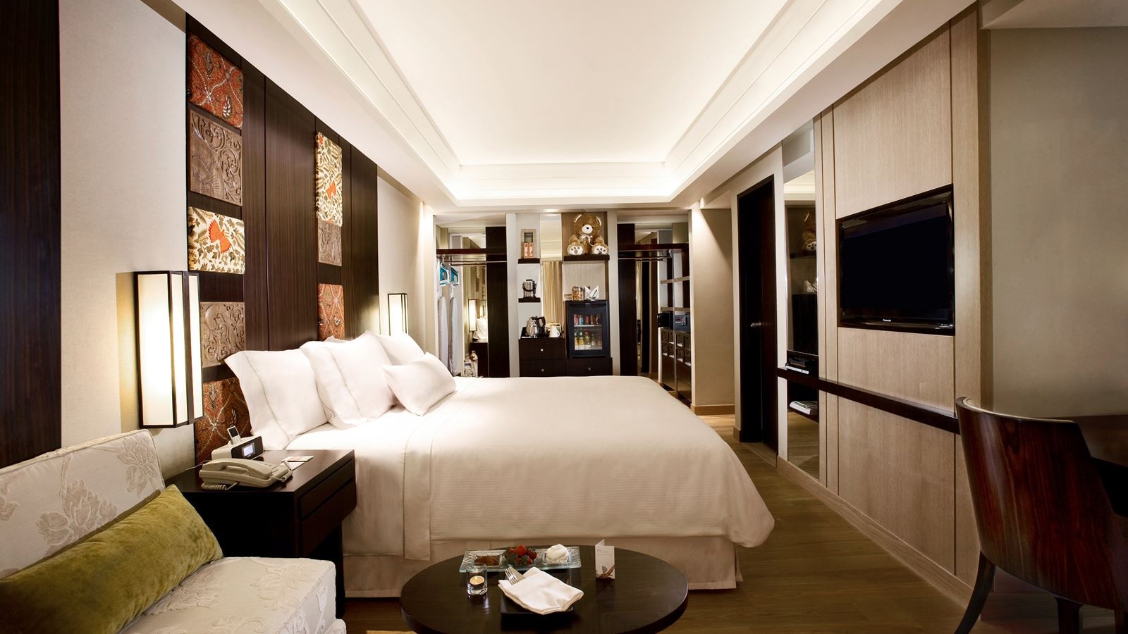 rooms-deluxe-pool-view