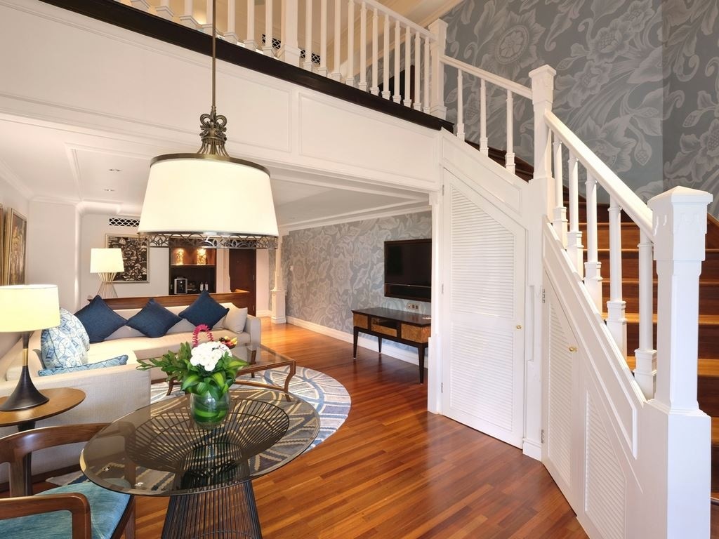 rooms-premium-mezzanine-club-lounge-access-balcony