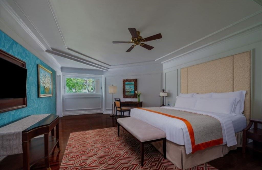 rooms-one-bedroom-suite-club-lounge-access