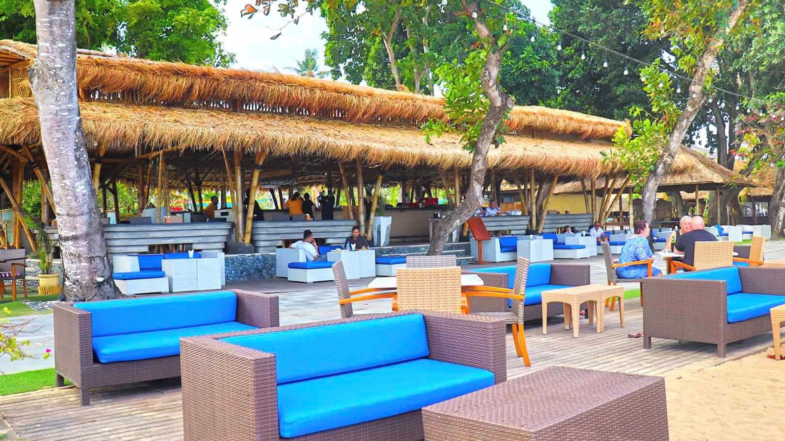 restaurants-bamboo-beach-bar--lounge