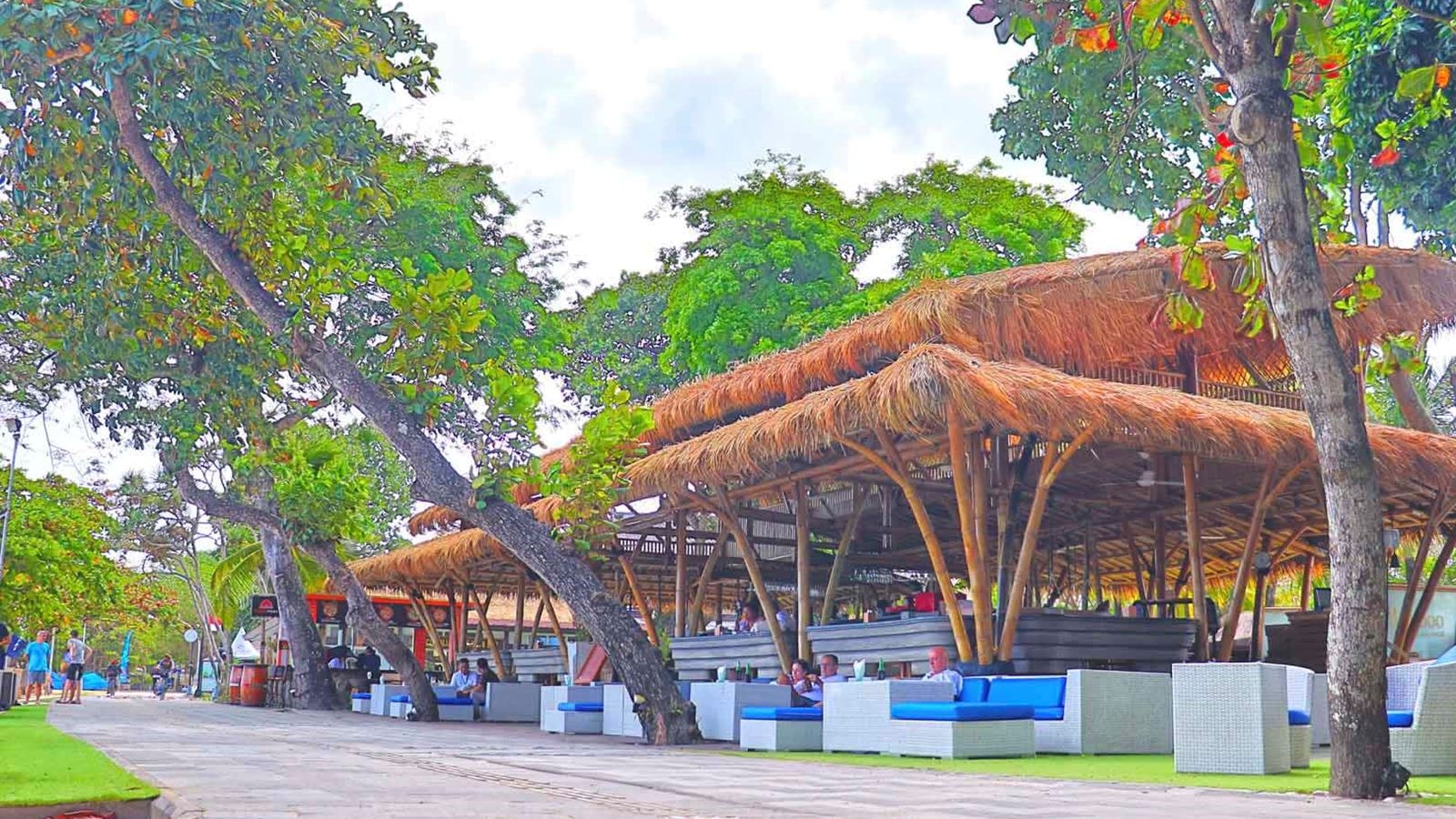 restaurants-bamboo-beach-bar--lounge