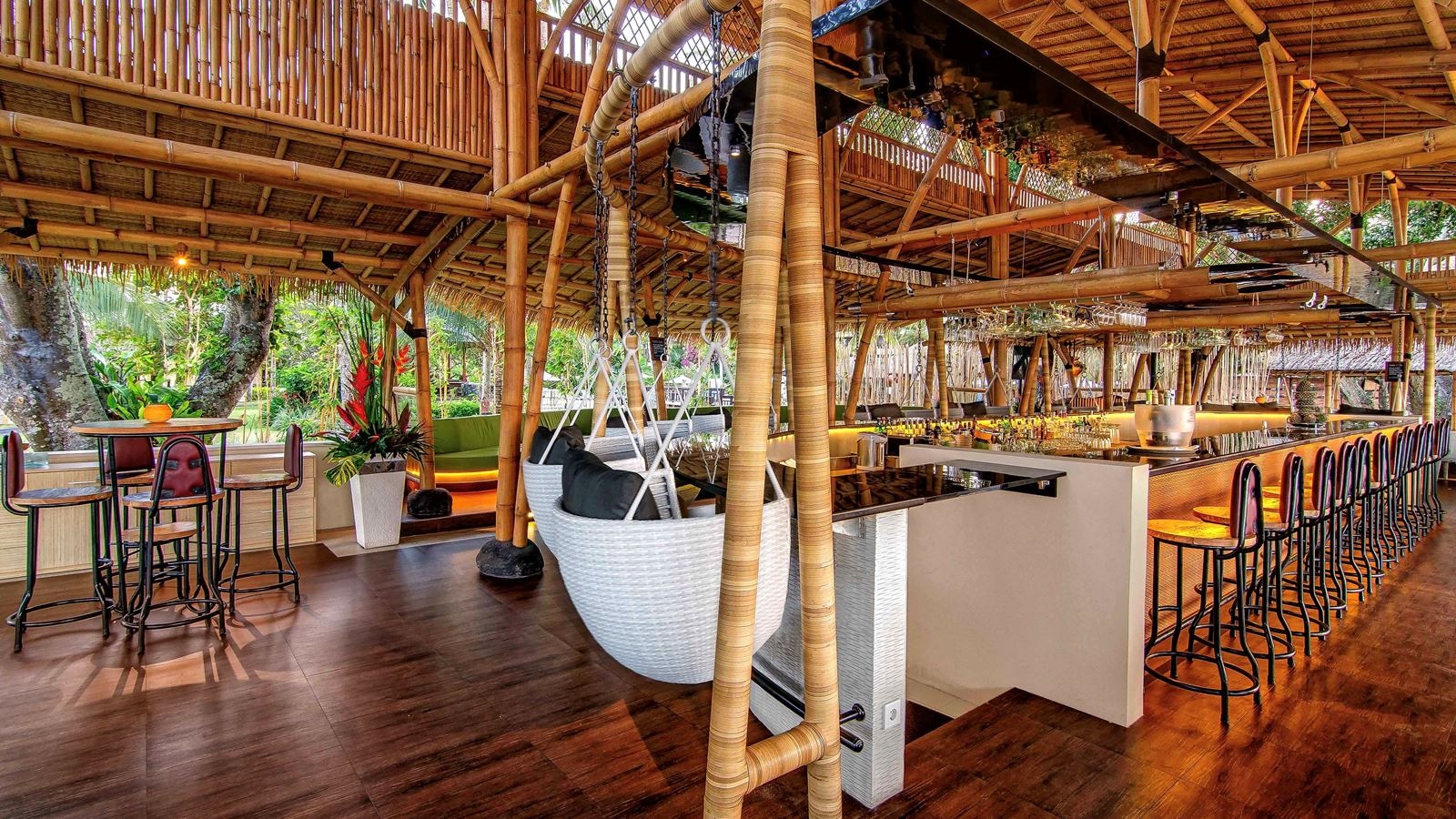 restaurants-bamboo-beach-bar--lounge