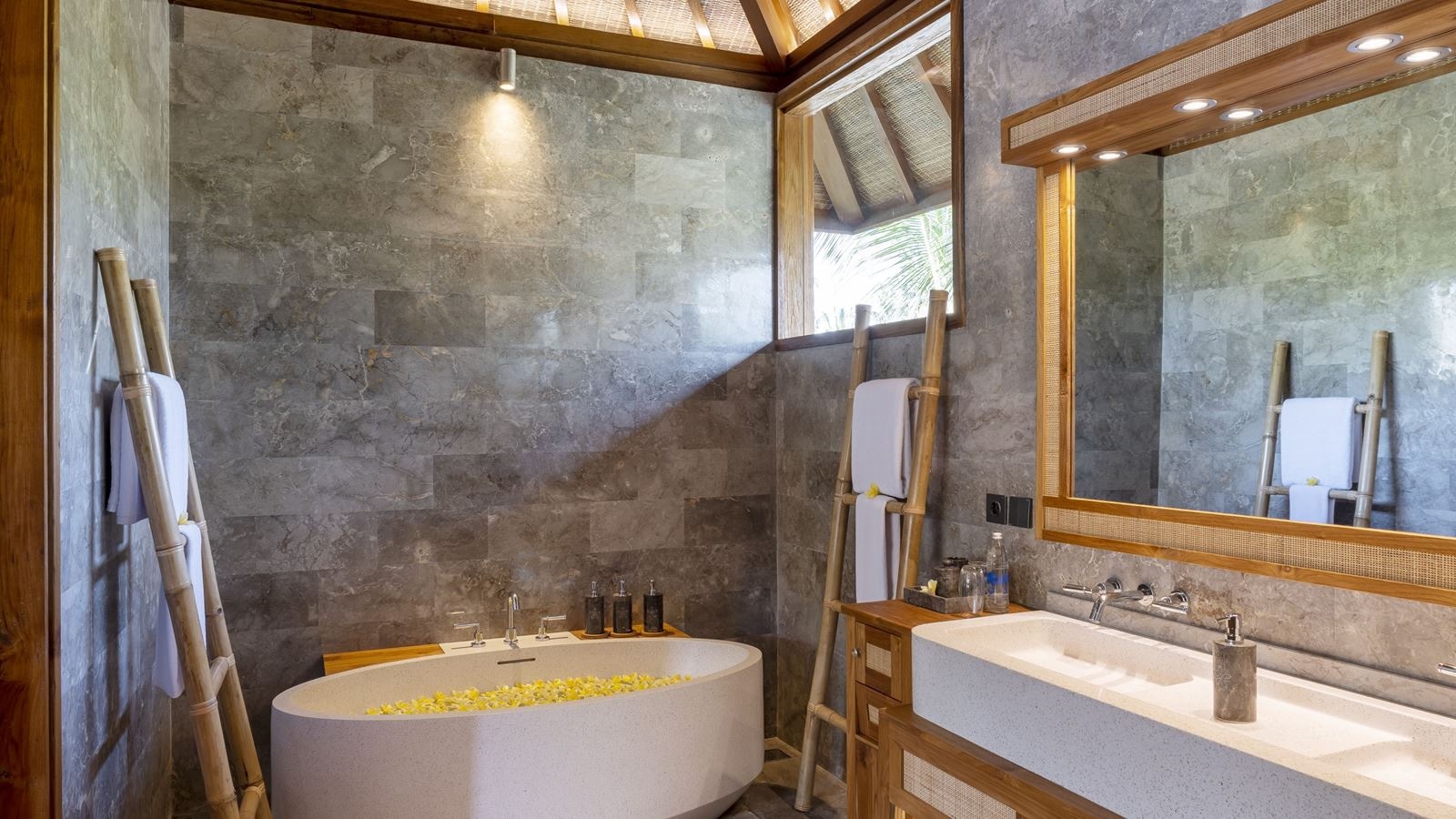 rooms-one-bedroom-pool-villa