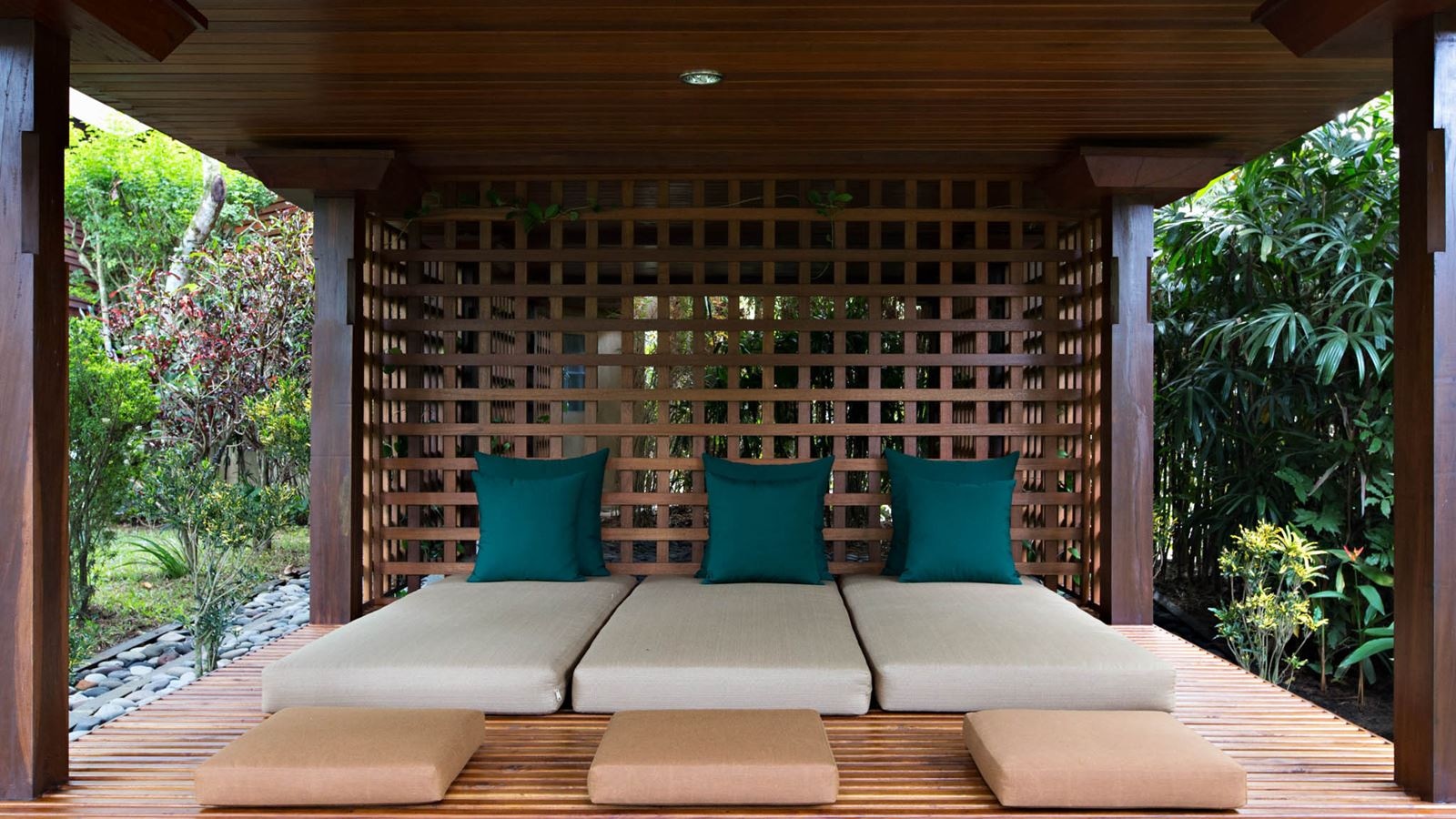 rooms-lake-side-room