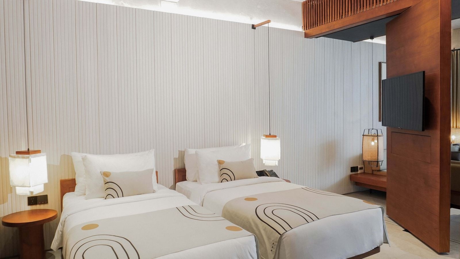 rooms-premier-pool-suite-plus