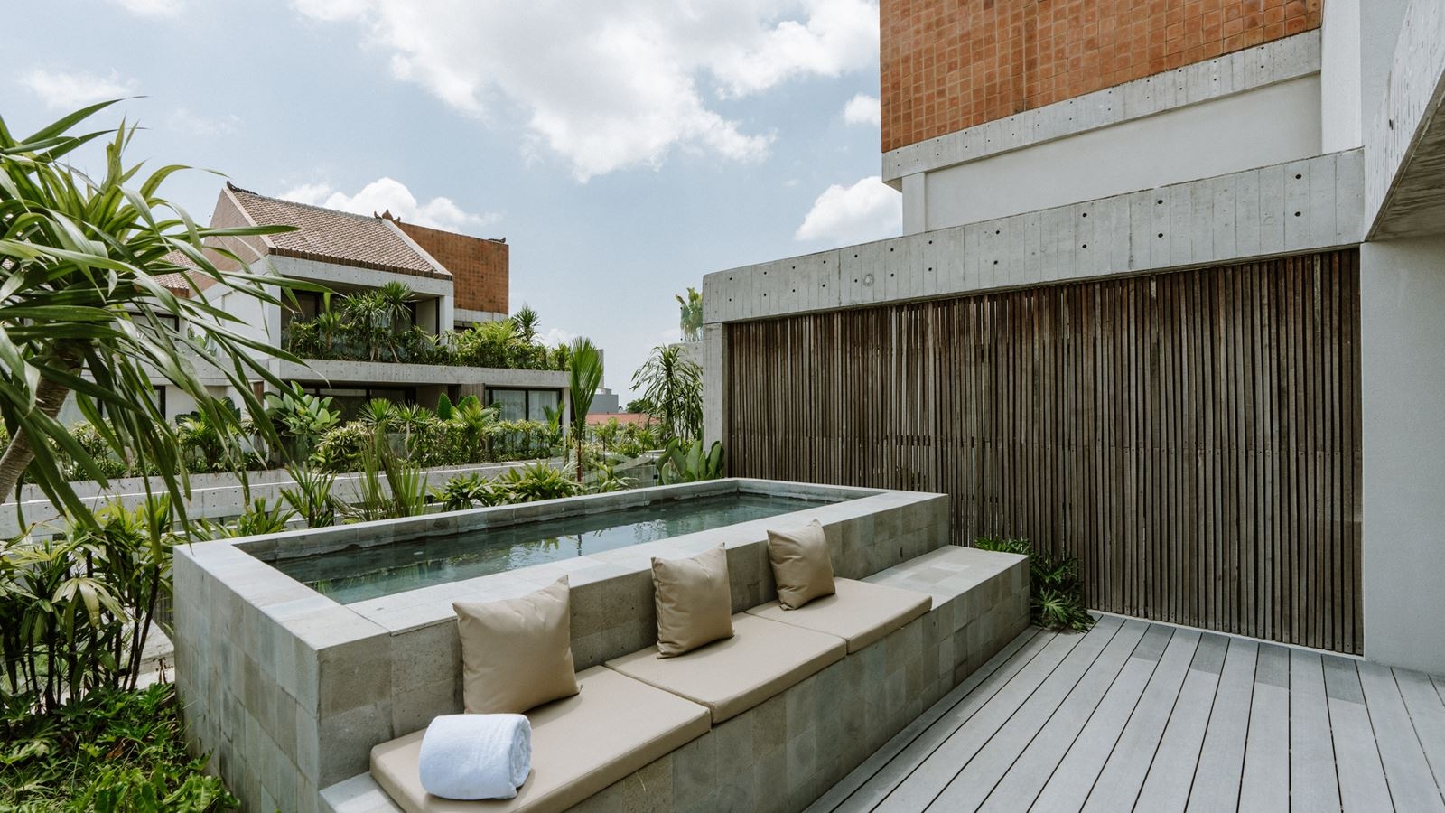 rooms-premier-pool-suite-plus