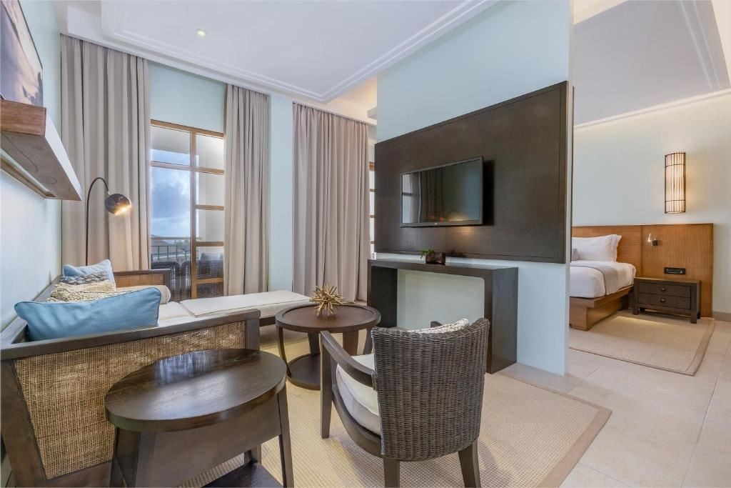 rooms-junior-suite-with-balcony