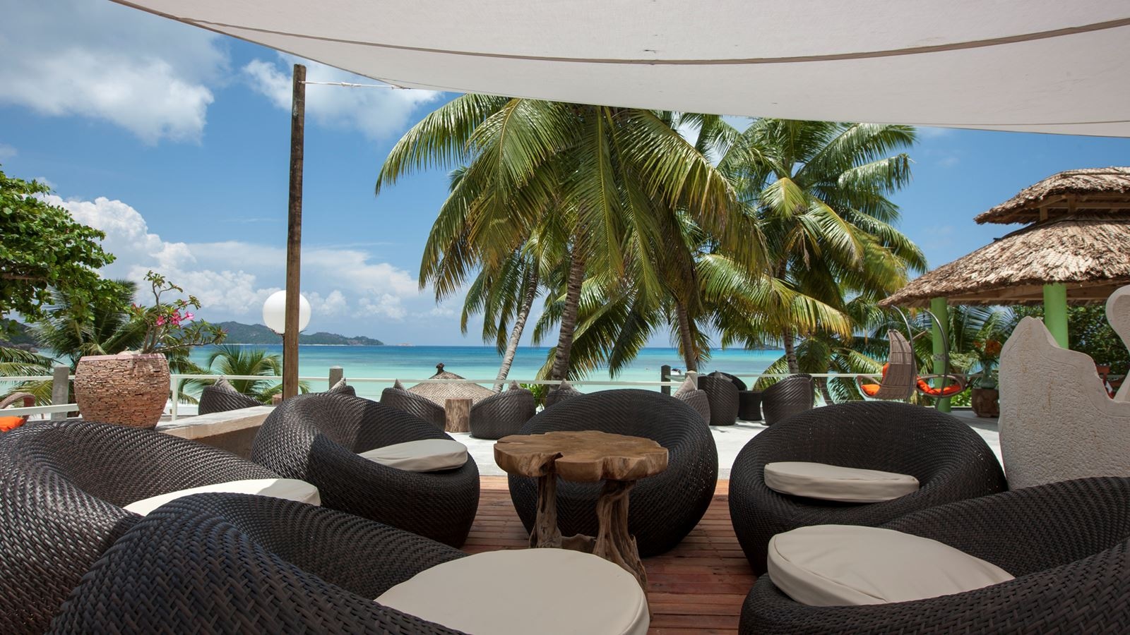 bars-chill-out-tapas-lounge-bar