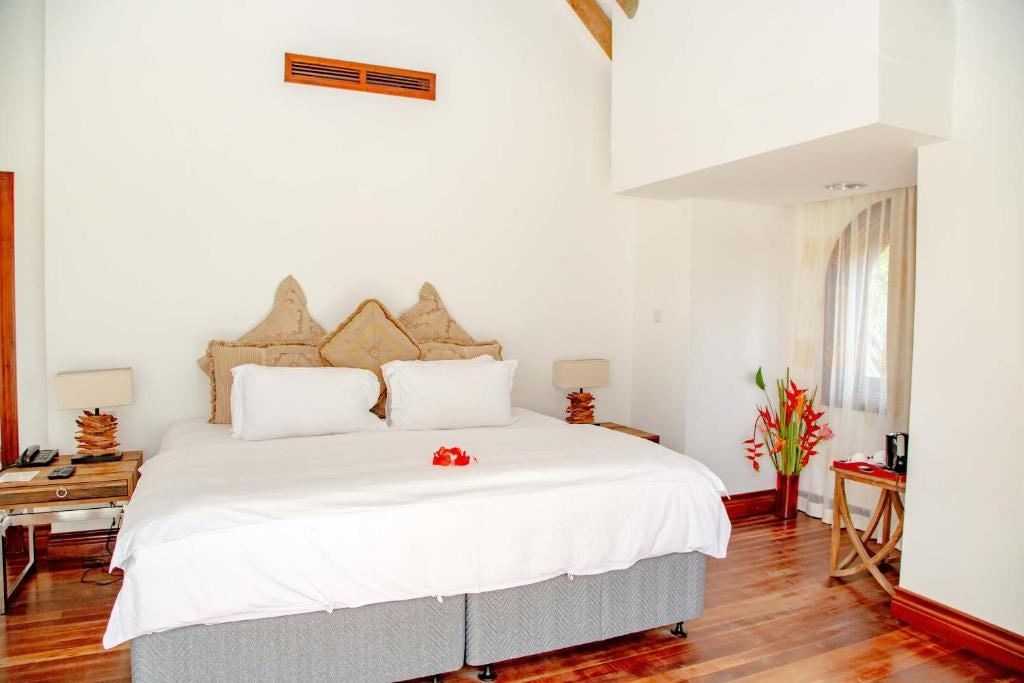 rooms-beachfront-terrace-suite-with-beach-access