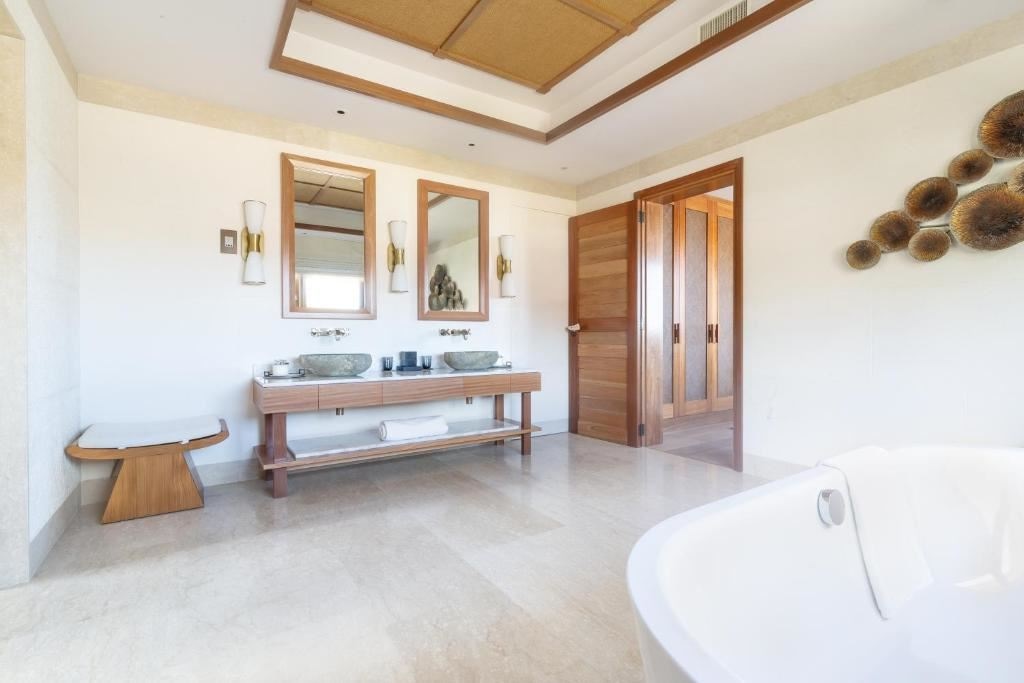 rooms-royal-suite-ocean-view
