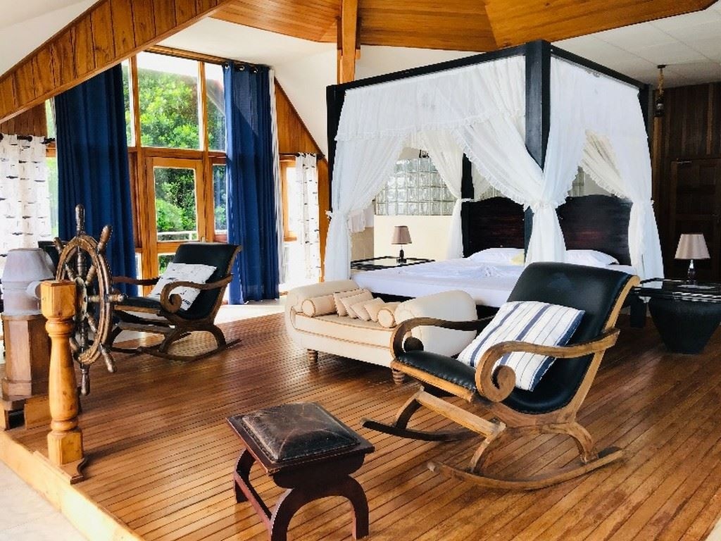 rooms-captains-retreat