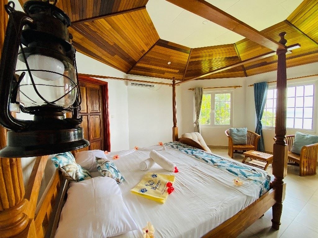 rooms-honeymoon-suite