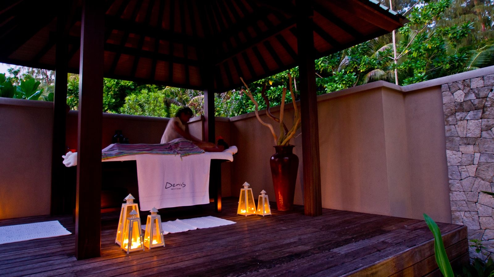 rooms-beachfront-spa-cottage