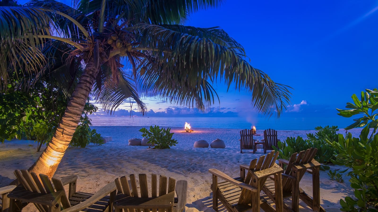 restaurants-meal-on-villacottage-or-beach