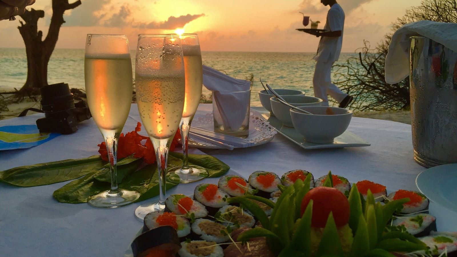 restaurants-meal-on-villacottage-or-beach