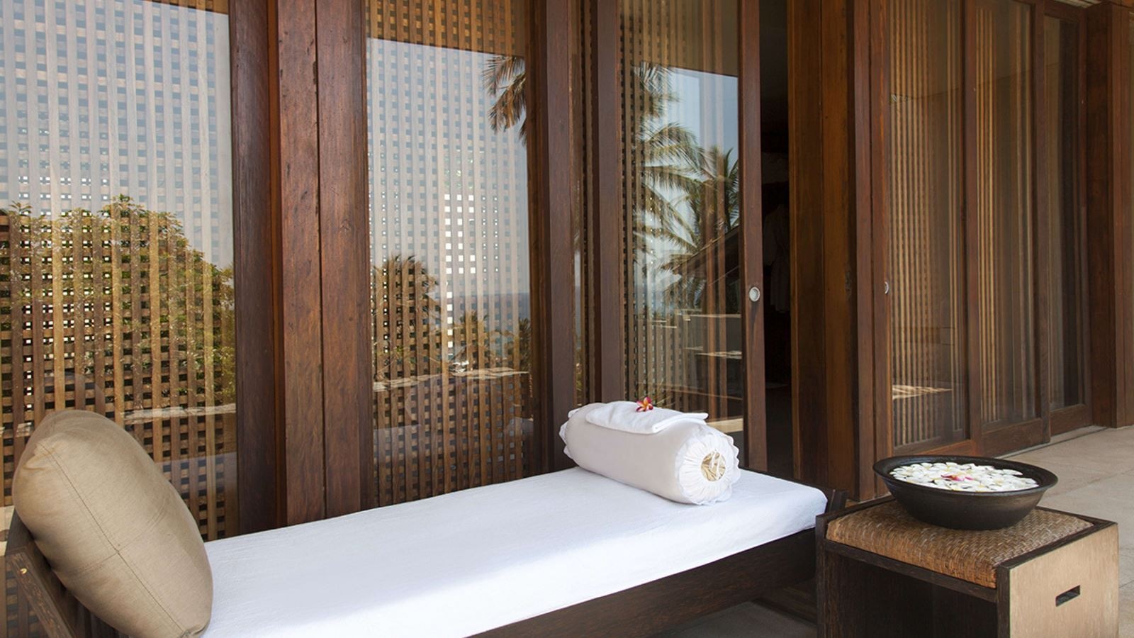 rooms-ocean-hill-pool-suite