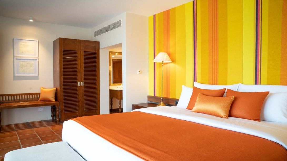 rooms-deluxe-ocean-view-suite