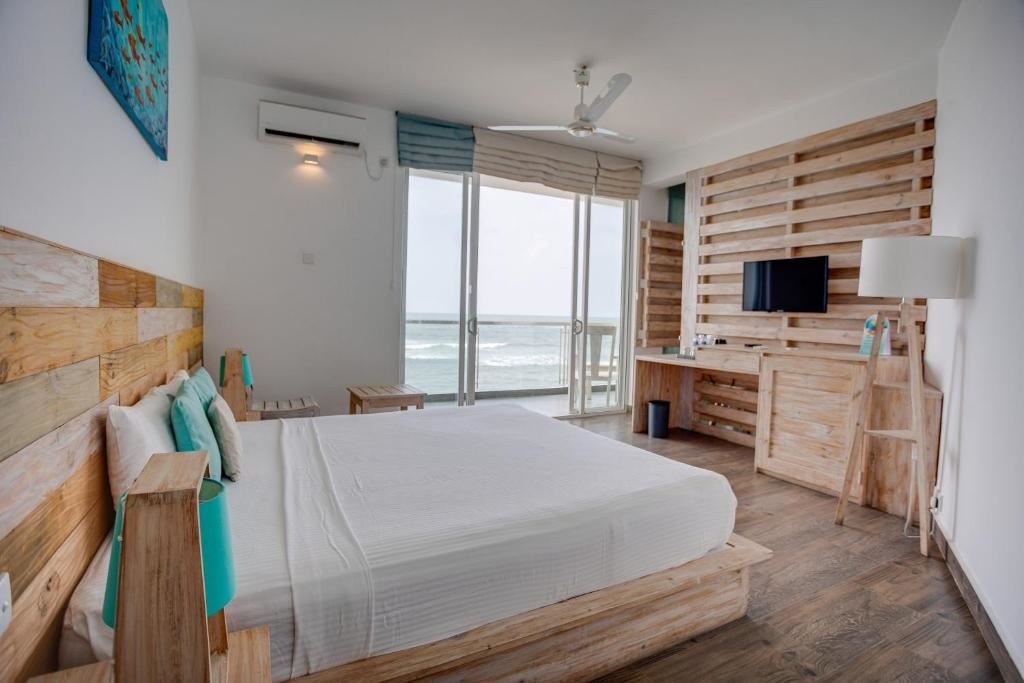 rooms-deluxe-ocean-view-room