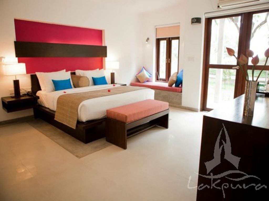 rooms-deluxe-double-bed-room