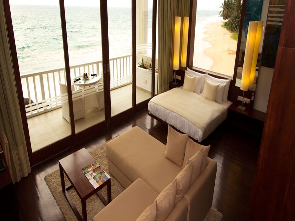 rooms-rose-petals-suites-with-jacuzzi