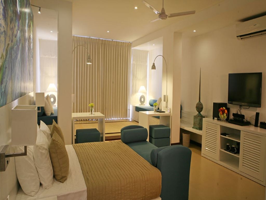 rooms-rose-petal-suites-with-bath-tub