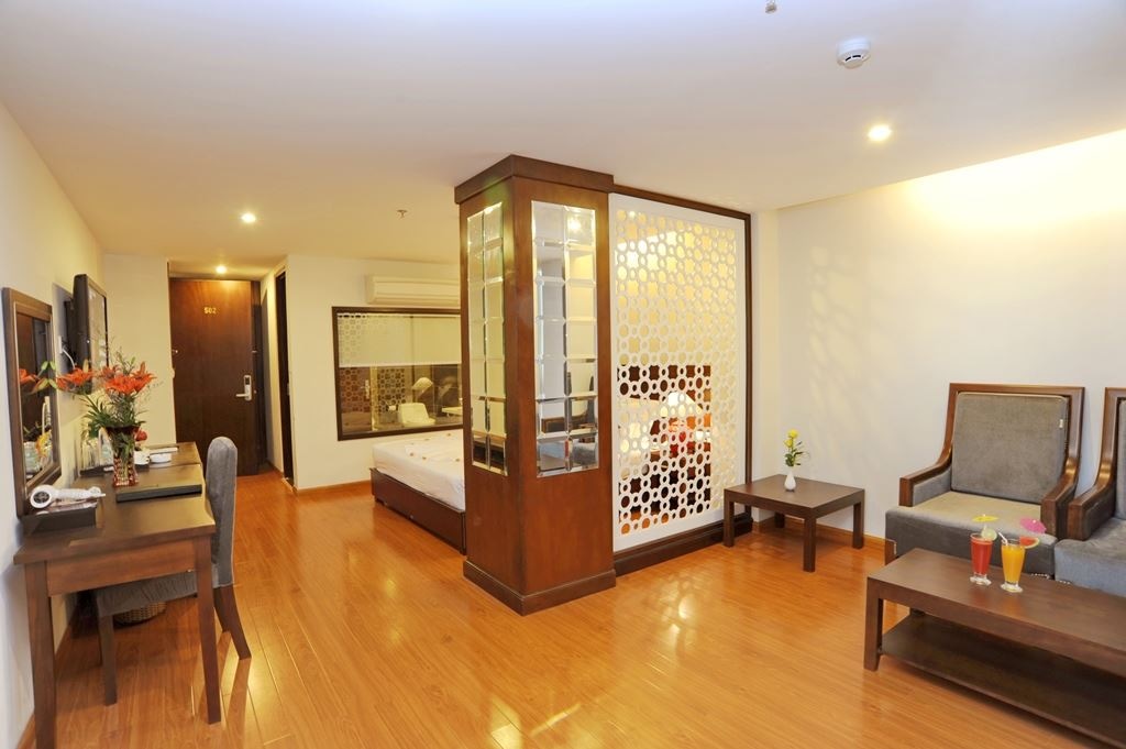 rooms-premier-city-view-with-balcony