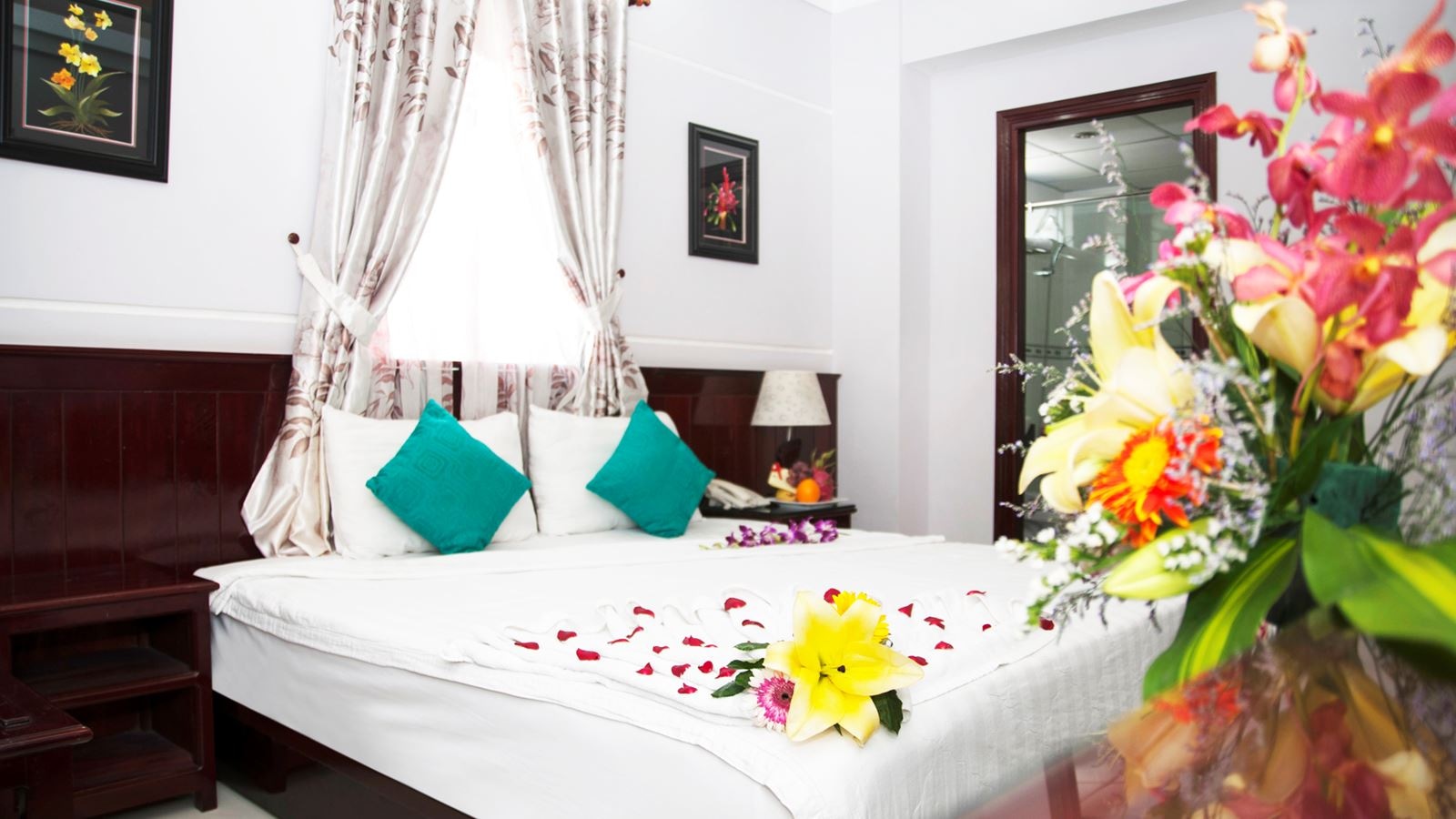 rooms-deluxe-room