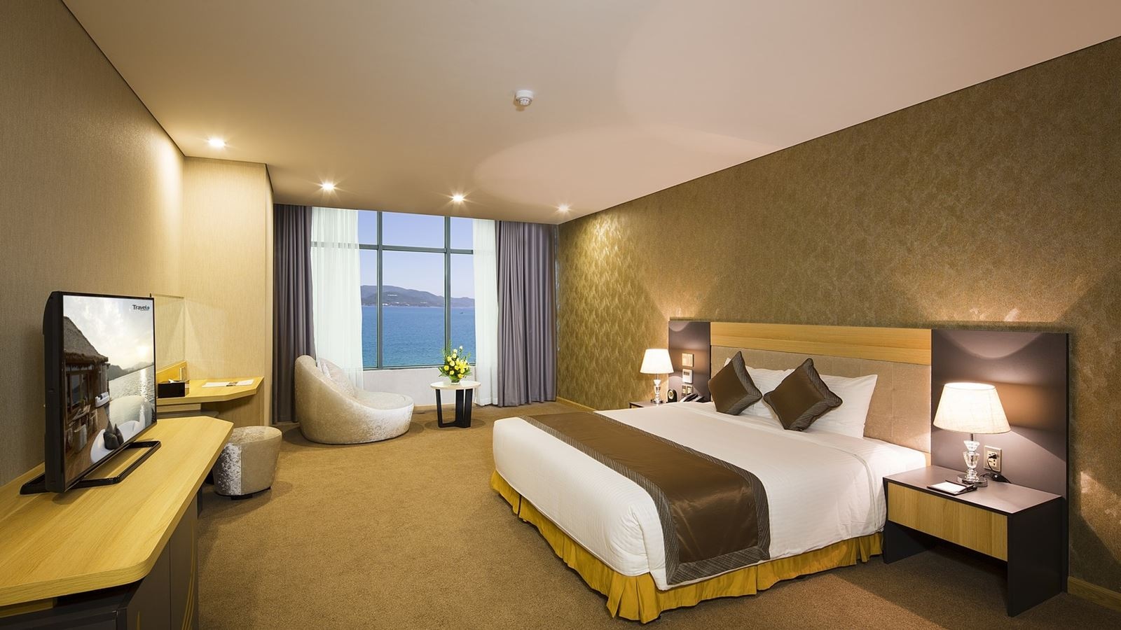 rooms-deluxe-kingtwin-ocean-view