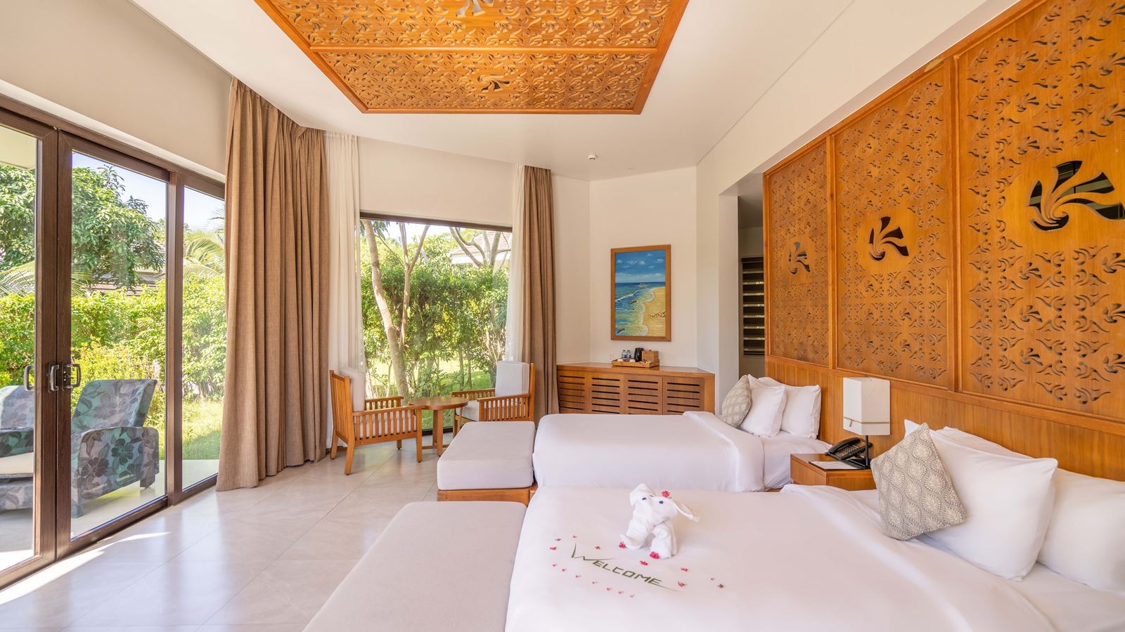 rooms-luxury-villa-poolside-with-terrace