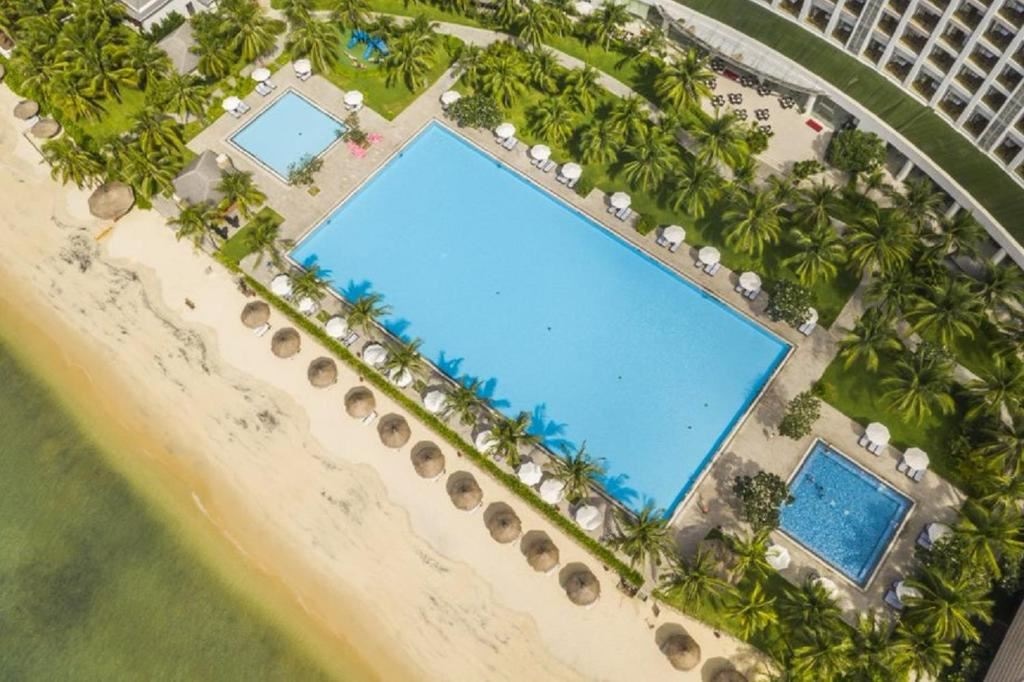 pools-outdoor-pool