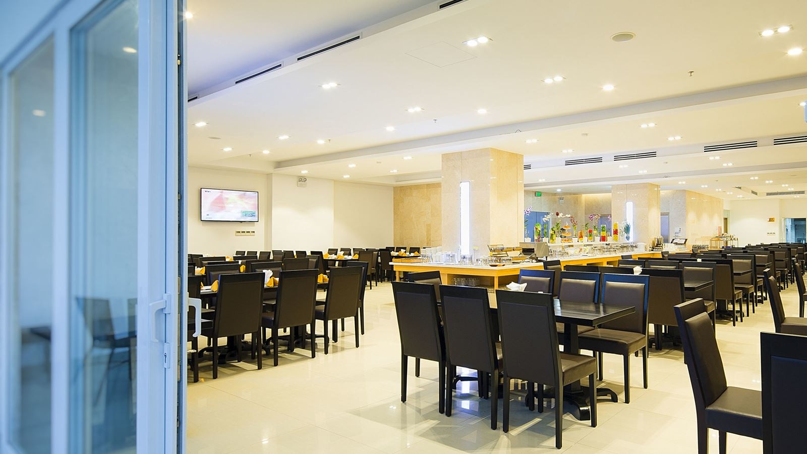 restaurants-restaurant