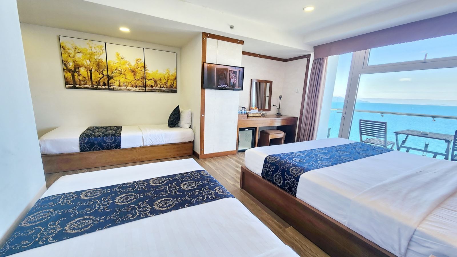 rooms-family-seaview-balcony