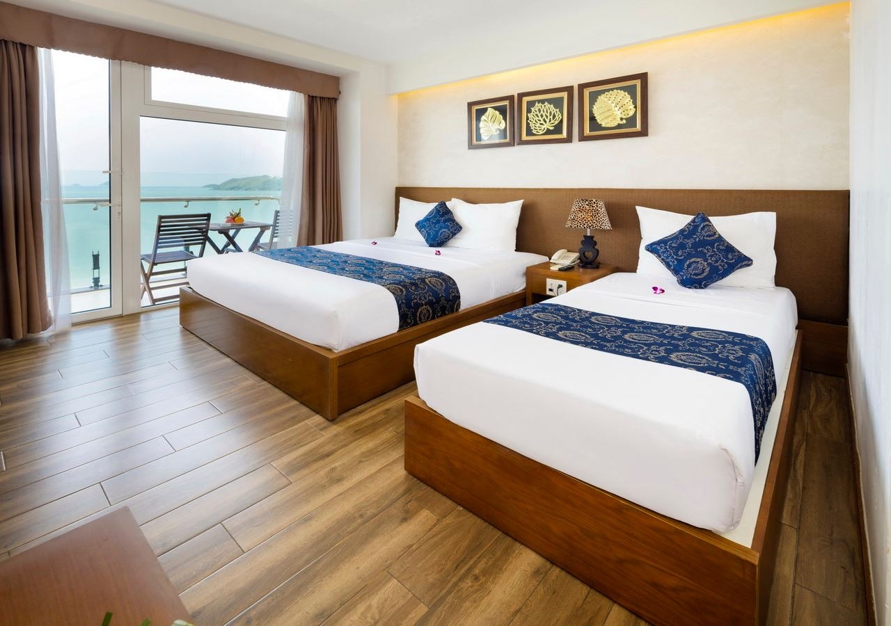 rooms-room-executive-seaview-balcony