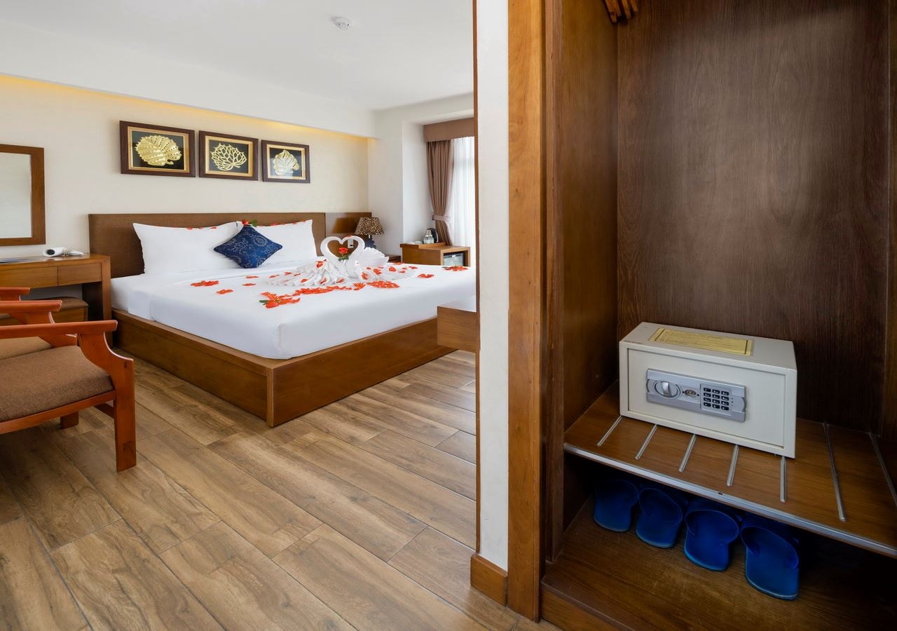 rooms-room-executive-seaview-balcony